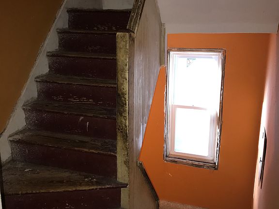 4th image of 5711 Bartmer Ave