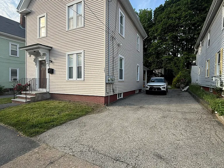 145 Maple St — Photo 2