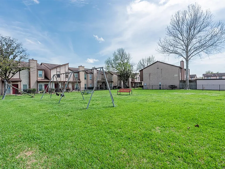12400 Brookglade Cir #15 — Photo 39