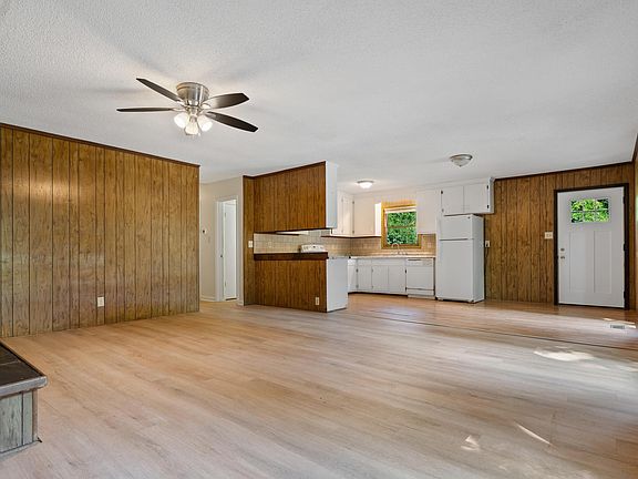 4th image of 925 Fleming Dr