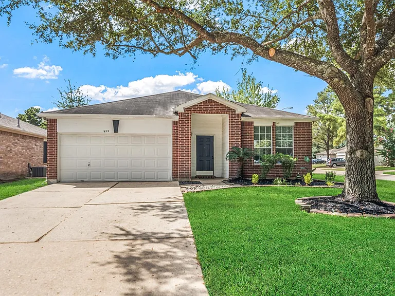923 Shirefield Ln — Photo 36