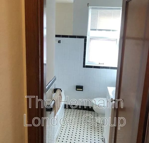 4614-4616 Jamieson Ave #4616 — Photo 9