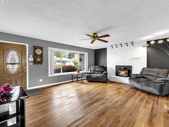 5th image of 306 S Fredericksburg Way