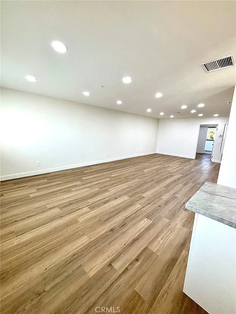 2 bed, 1100 sqft, $3,500 — Photo 2