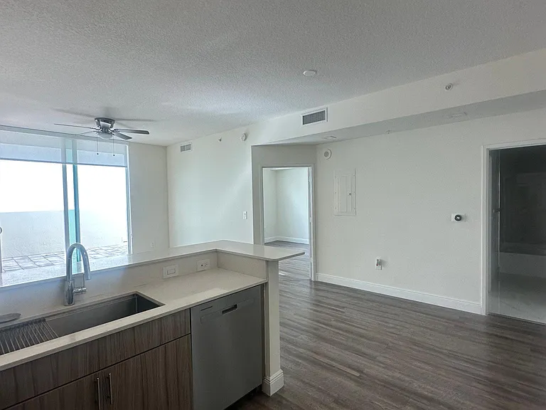 110 SW 13th St #605 — Photo 11