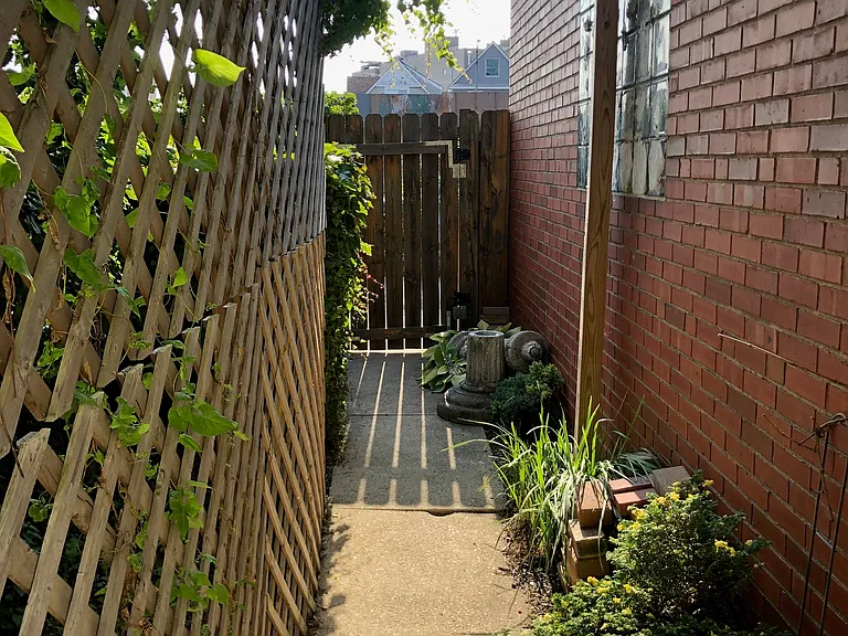4922 N Claremont Ave #G — Photo 6