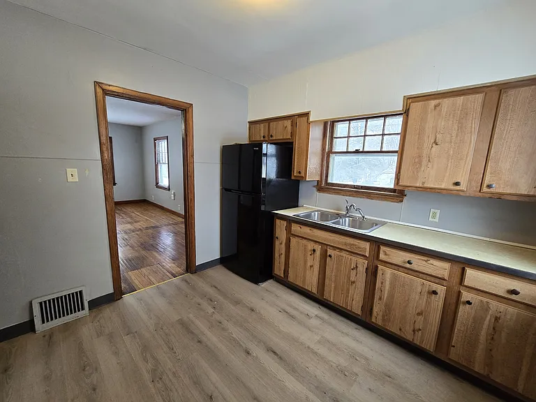 401 Charles St — Photo 17