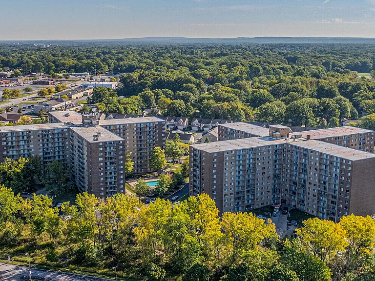 Willoughby Hills Towers — Photo 13