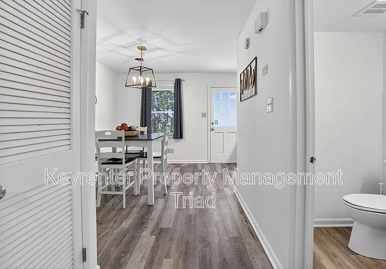 115 S Mendenhall St #D — Photo 9