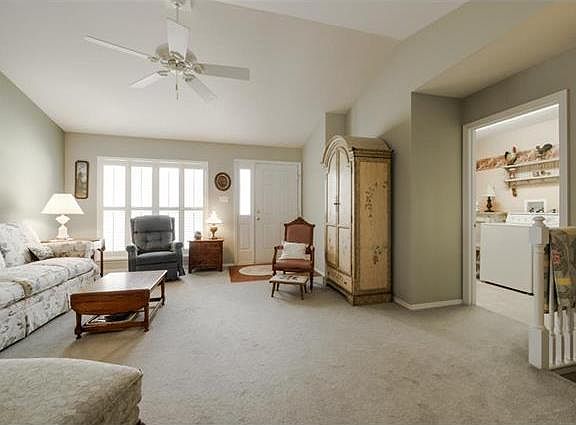 5th image of 3209 Country Hollow Dr