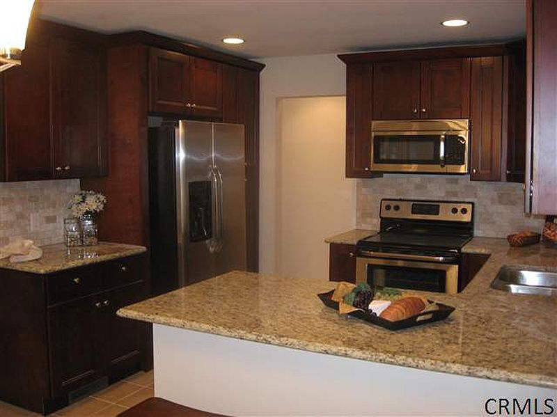 3rd image of 5 MAYFLOWER Drive