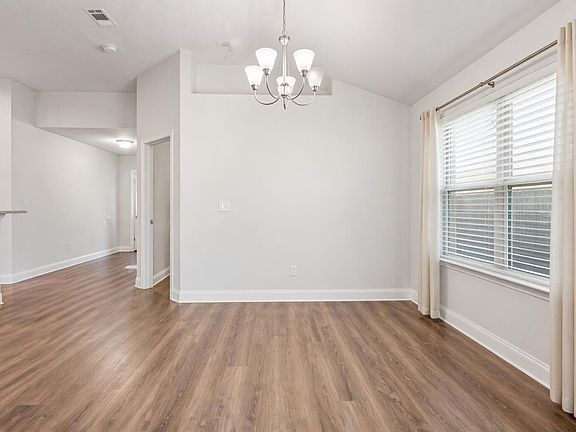2nd image of 109 Ridgeway Cir