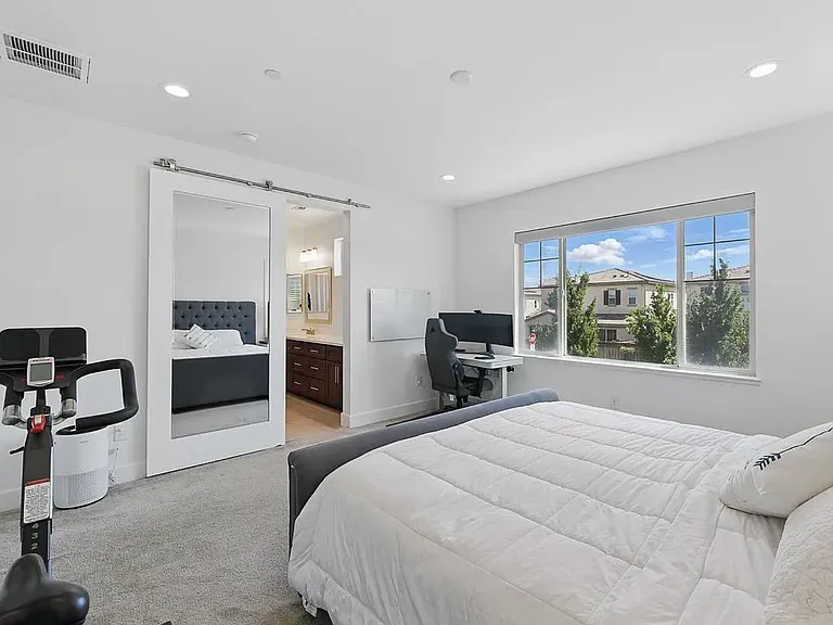 410 E Redberry Pl — Photo 13