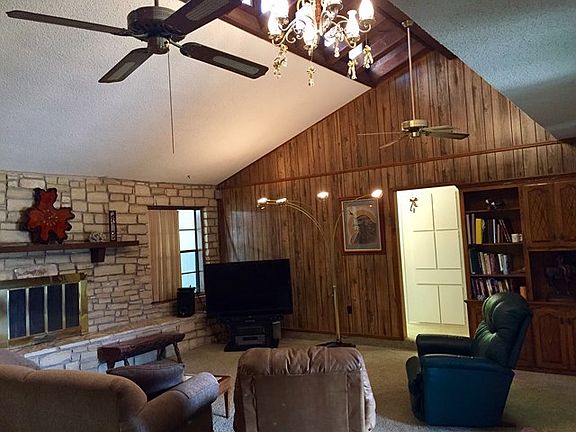 3rd image of 9147 Bedford Dr