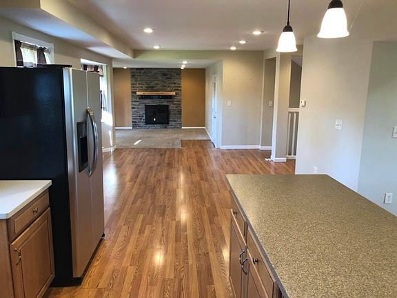 3rd image of 100 Maple Leaf Dr #Ts80
