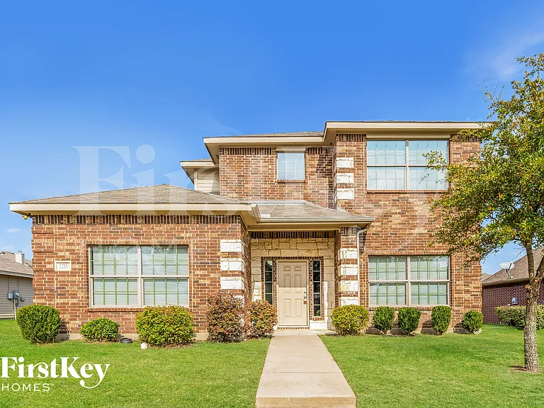 1215 Jessie Ln — Photo 1