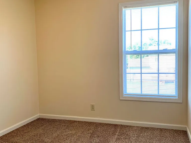 811 Flyer Ct — Photo 15