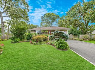 70 Aster Ave, Holtsville, NY 11742