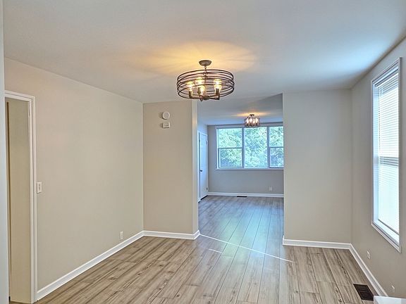 4th image of 515 W 40th Pl APT 1