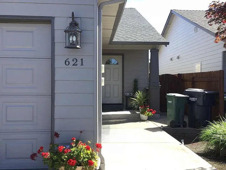 619-621 S Broad St — Photo 1