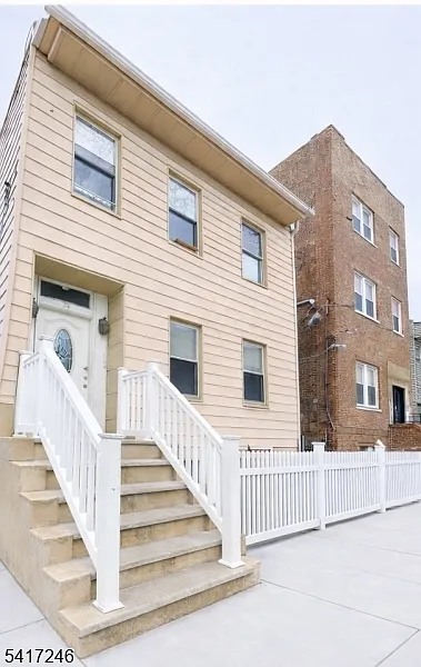 23 Nichols St photo 1