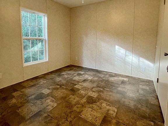 4th image of 1774 E Johnson Ave