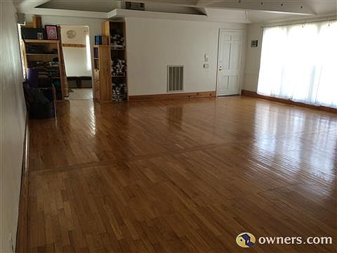 large windows / lots of natural light