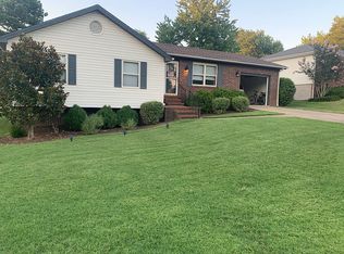 146 Windmere Dr, Paducah, KY 42001