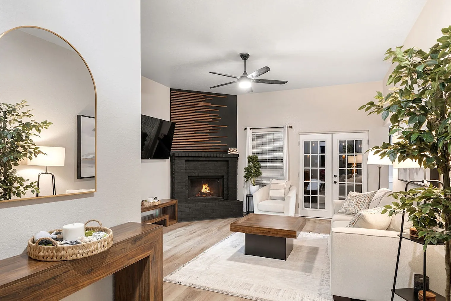 3 bed, 2.0 bath, $3,870 — Photo 2