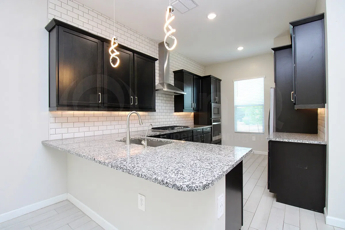 3 bed, 2.5 bath, 1832 sqft, $3,599 — Photo 4