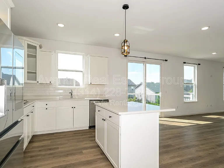 608 Highland Prairie Dr — Photo 9