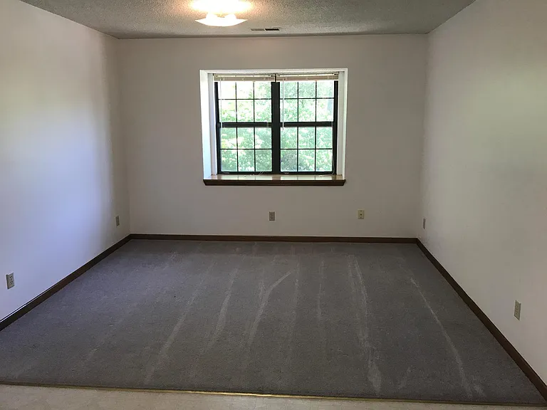 440 N Main St — Photo 4