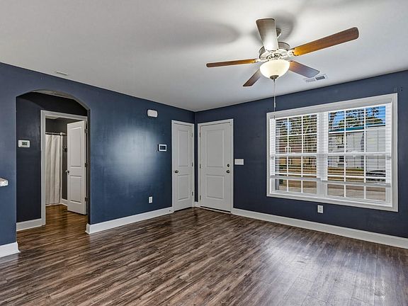 4th image of 1105 Hickory Dr.