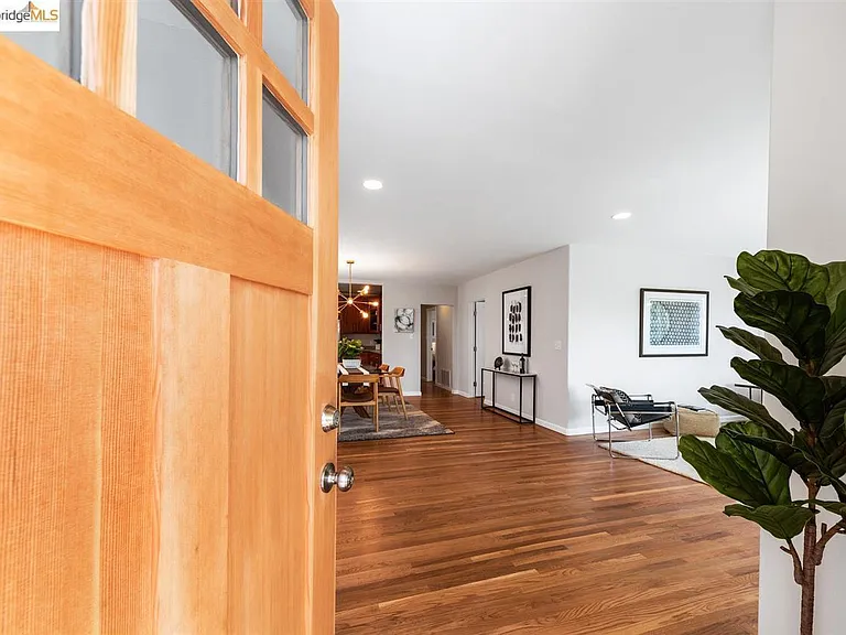 903 Santa Fe Ave — Photo 3
