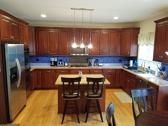 4th image of 1823 Warwick Ln