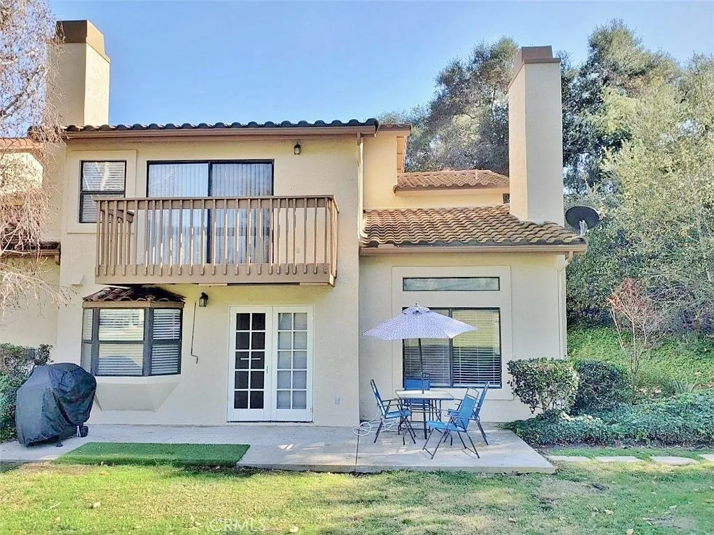 3 bed, 2.5 bath, 1710 sqft, $3,500 — Photo 2