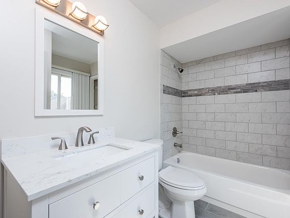 2nd image of 2920 Frontenac St Unit 212