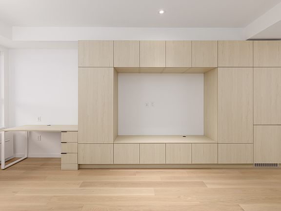4th image of 2471 Saint George St #404
