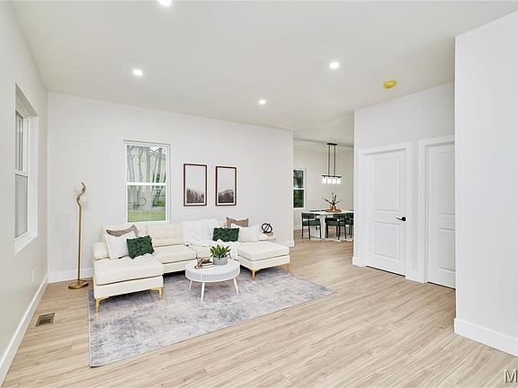 4th image of 5212 Vine Ave