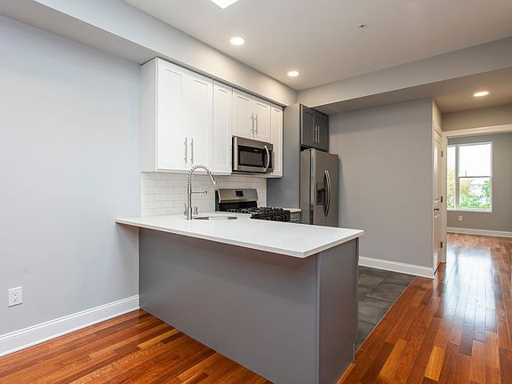 2nd image of 1646 N Marshall St #3