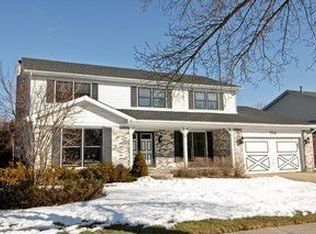 712 S Point Dr, Schaumburg, IL 60193