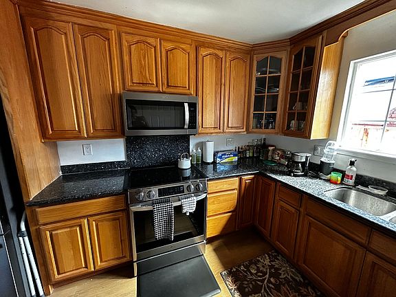 5th image of 272 Ketchum Dr