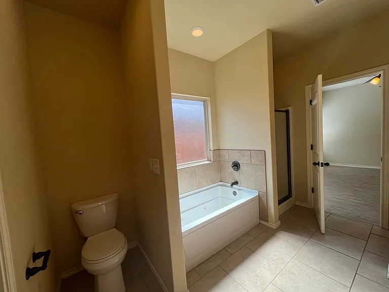 4422 105th St — Photo 32