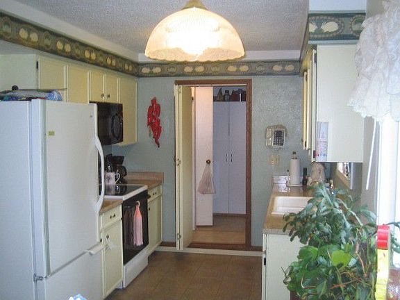 3rd image of 751 Val Vista Dr