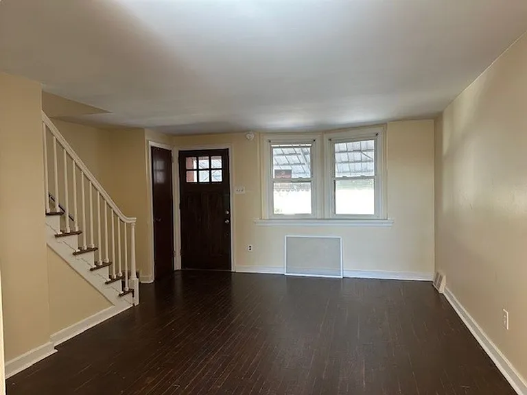 2437 Mercer St — Photo 4