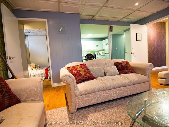 4th image of 133 Meadowbank Rd #Basement