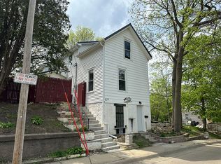 877 Wilson Ave, Dubuque, IA 52001