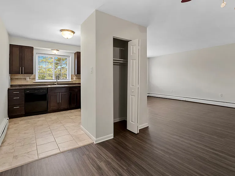Carriage House Apartments — Photo 8