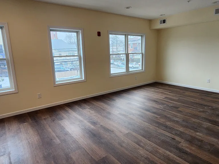 431 Morris Ave #3 — Photo 4