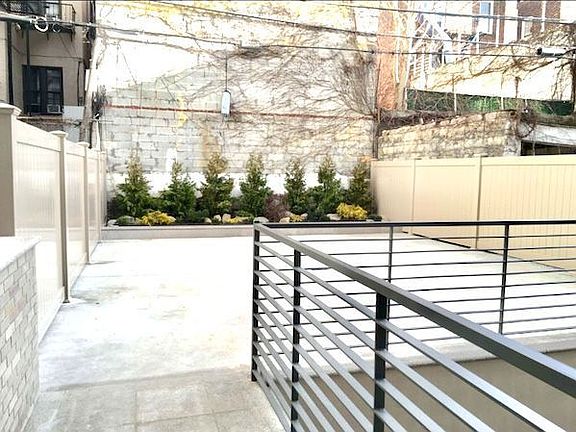 3rd image of 2535 38th St APT 1R